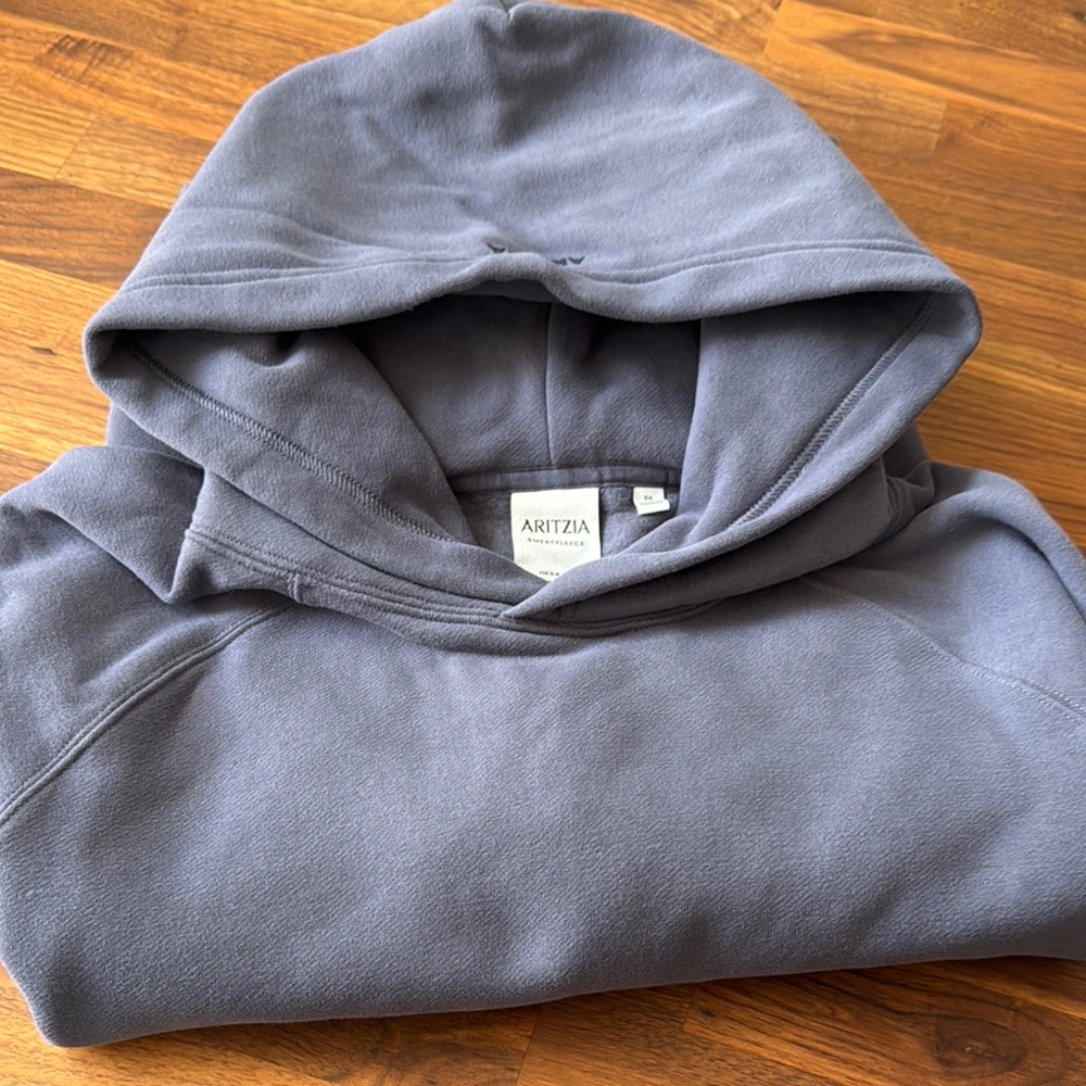 Aritzia Sweatfleece Mega Fit Hoodie - Like New